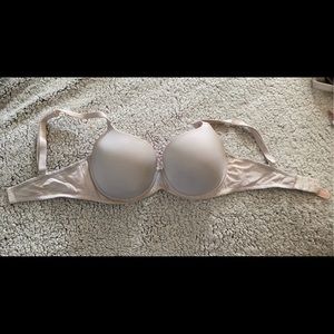 PINK wear everywhere t-shirt lightly lined bra